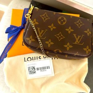 Mini pochette- Louis Vuitton